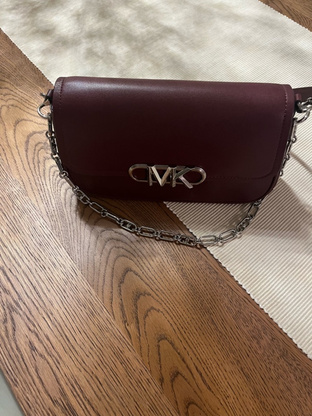 Michael Kors Pink Leather Shoulder Bag with Chain Strap - Picture 5 of 6